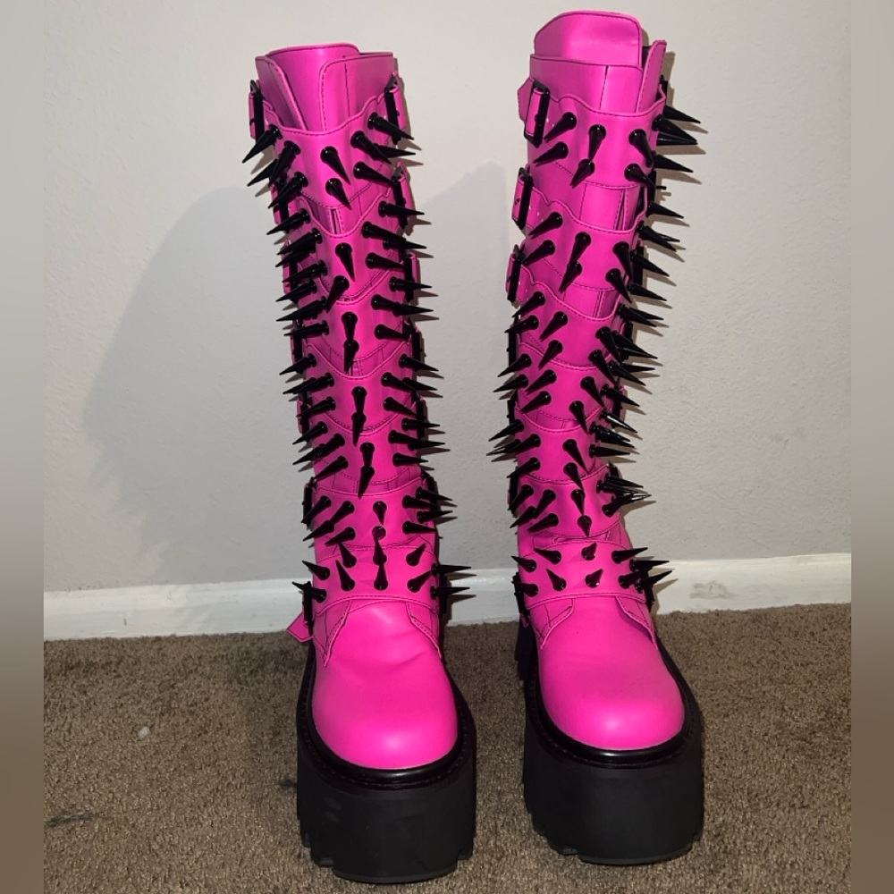 Hot pink stud platforms size W11-12-M10